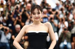 Jennie được 100 phóng viên ảnh đồng thanh gọi tên tại Cannes 2023