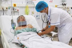 Ghép mạch tự thân cứu bệnh nhân nặng thoát chết kỳ diệu