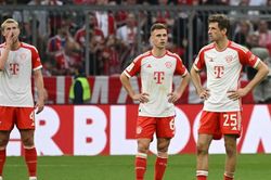 Trước nguy cơ trắng tay, Bayern Munich sẽ phải phá đi để xây lại