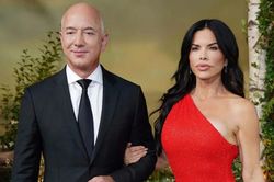Điều gì khiến tỷ phú Jeff Bezos và bạn gái Lauren Sanchez mê nhau như điếu đổ?