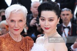 Người mẹ siêu mẫu của tỷ phú Elon Musk rủ Phạm Băng Băng 'diễn' trên thảm đỏ Cannes