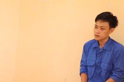 Kiểm tra thanh niên đang cho gà ăn, phát hiện tàng trữ ma túy