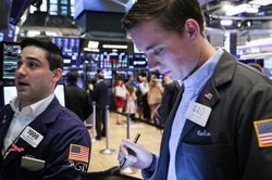 Thị trường chứng khoán thế giới ngày 24/5: Dow Jones mất 200 điểm đầu phiên khi đàm phán trần nợ kéo dài