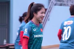 Thanh Nhã tươi cười trở lại sân tập sau SEA Games, tuyển nữ hướng tới World Cup