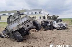Video Nga đẩy lùi nhóm vũ trang tấn công tỉnh giáp Ukraine