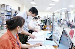 Đề xuất cán bộ không được quảng cáo thương mại, bán hàng ở nơi làm việc