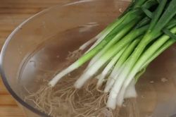 Mẹo bảo quản hành lá không thối hỏng, vàng lá, để cả tháng vẫn tươi rói: Rất đơn giản nhưng chưa nhiều người biết