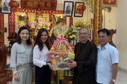 Lãnh đạo UBMTTQ Việt Nam tỉnh: Thăm, tặng quà chúc mừng các vị chức sắc, chức việc tôn giáo nhân lễ Phật đản