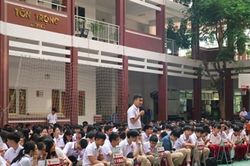 Tuyên truyền về phòng cháy, chữa cháy, kích hoạt tài khoản định danh điện tử cho 300 học sinh Trường iSchool Nha Trang