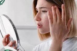 5 loại thực phẩm cần tránh để giữ làn da sạch mụn trong mùa nóng