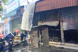 Xuyên đêm dập đám cháy lớn cửa hàng vật liệu xây dựng ở Hải Phòng