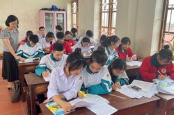 Giáo viên hướng dẫn luyện thi môn Vật lý để đạt điểm thi cao nhất