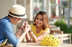 Chiêu 'độc' cứu vãn hôn nhân nguội lạnh