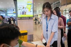 Công an TPHCM cấp tài khoản định danh mức 2 tại sân bay Tân Sơn Nhất