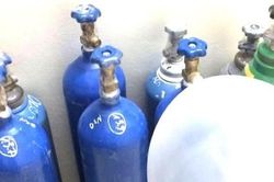 Triệt phá lò sản xuất, cung cấp khí cười quy mô lớn ở Bình Dương