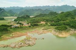 Loạt dự án ở Hòa Bình chậm tiến độ, kiến nghị thu hồi nếu vẫn 'dậm chân tại chỗ'
