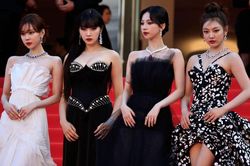 aespa đổ bộ LHP Cannes, nhan sắc gây thương nhớ: xứng danh nhóm nhạc nữ Kpop đầu tiên xuất hiện trên thảm đỏ!