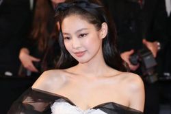 Phong cách trang điểm của Jennie tại Cannes gây xôn xao cõi mạng