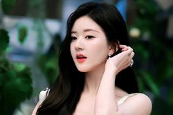 Triệu Lộ Tư công khai 'trái ngọt' với bạn trai sau thời gian ngắn yêu đương