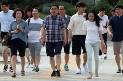 Người dân Hàn Quốc được kêu gọi mặc quần đùi để... tiết kiệm điện