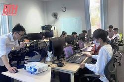 Cùng con bước vào thời đại số