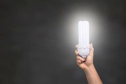 Nhiều loại bóng đèn, bếp hồng ngoại, bếp từ sẽ không được bán từ 15/7