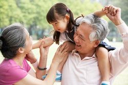 Nuôi dạy con giữa các thế hệ: Sự khác biệt gây mâu thuẫn