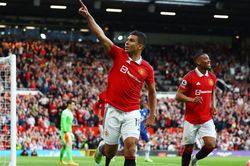 Casemiro lại tỏa sáng giúp MU đại thắng Chelsea, giành vé Champions League trước sự bất lực của Liverpool