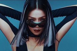 Lệ Quyên thay đổi 'giao diện', hát nhạc remix tưng bừng