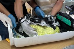 Tăng cường đấu tranh chống buôn lậu qua đường hàng không