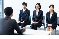 Bằng đại học đang mất dần giá trị?