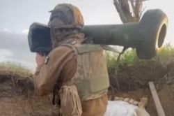 Video lính chống tăng Ukraine 'cận chiến' thiết giáp Nga ở Luhansk