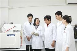 Nữ giáo sư miệt mài với các nghiên cứu bảo vệ môi trường