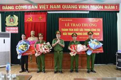 Thưởng Ban Chuyên án bắt giữ đối tượng gây rối trật tự công cộng