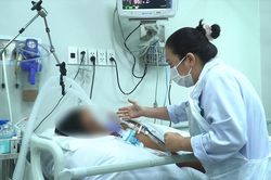 TP.HCM: 2 bệnh nhân ngộ độc botulinum vẫn liệt cơ, diễn tiến xấu