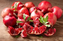 6 loại quả màu đỏ giúp giảm mỡ bụng