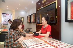 Trồi sụt mạnh, giá vàng vẫn còn nhiều ẩn số