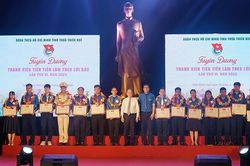 Tuyên dương Thanh niên tiên tiến làm theo lời Bác