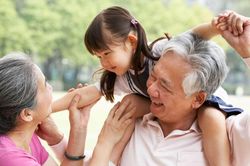 6 điều tuyệt vời trẻ có thể học từ ông bà