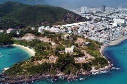 Bất động sản mới nhất: 'Tia sáng nhỏ' tại Hà Nội, thu hồi đất 5 biệt thự ở Khánh Hòa, giá chung cư giảm, vì sao nhà đầu tư còn đắn đo?