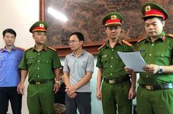 Bắt nguyên giám đốc trung tâm đăng kiểm ở Hà Nam