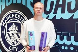 Erling Haaland nhận giải thưởng cao quý tại Premier League
