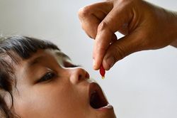 Chiến dịch cho trẻ uống vitamin A, tẩy giun miễn phí trên toàn quốc