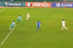 Đồng đội bỏ lỡ pha dọn cỗ của Văn Toàn ở K League 2