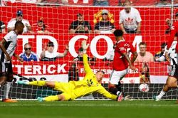 De Gea lại hóa 'người nhện', MU ngược dòng đánh bại Fulham ở trận cầu hạ màn