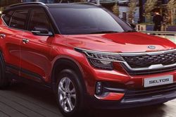 Kia Seltos giảm giá, cạnh tranh Toyota Corolla Cross