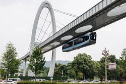 Tàu chở khách treo ngược ở Trung Quốc