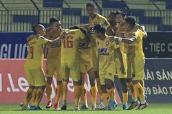Lê Quốc Phương 'nhỏ nhưng có võ', sở hữu chân trái siêu dị với thể lực như người không phổi