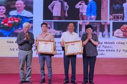 NSND Thúy Mùi, nhiếp ảnh gia Nguyễn Đình Toán nhận giải thưởng Đào Tấn 2022