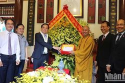 Phó Thủ tướng Trần Lưu Quang thăm, chúc mừng lễ Phật đản tại Bắc Ninh